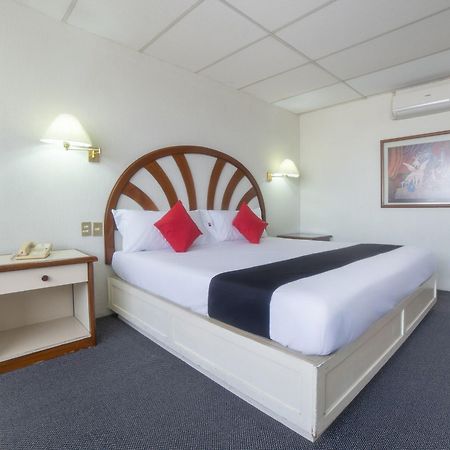 Capital O Hotel Casa Real Celaya Celaya  Extérieur photo