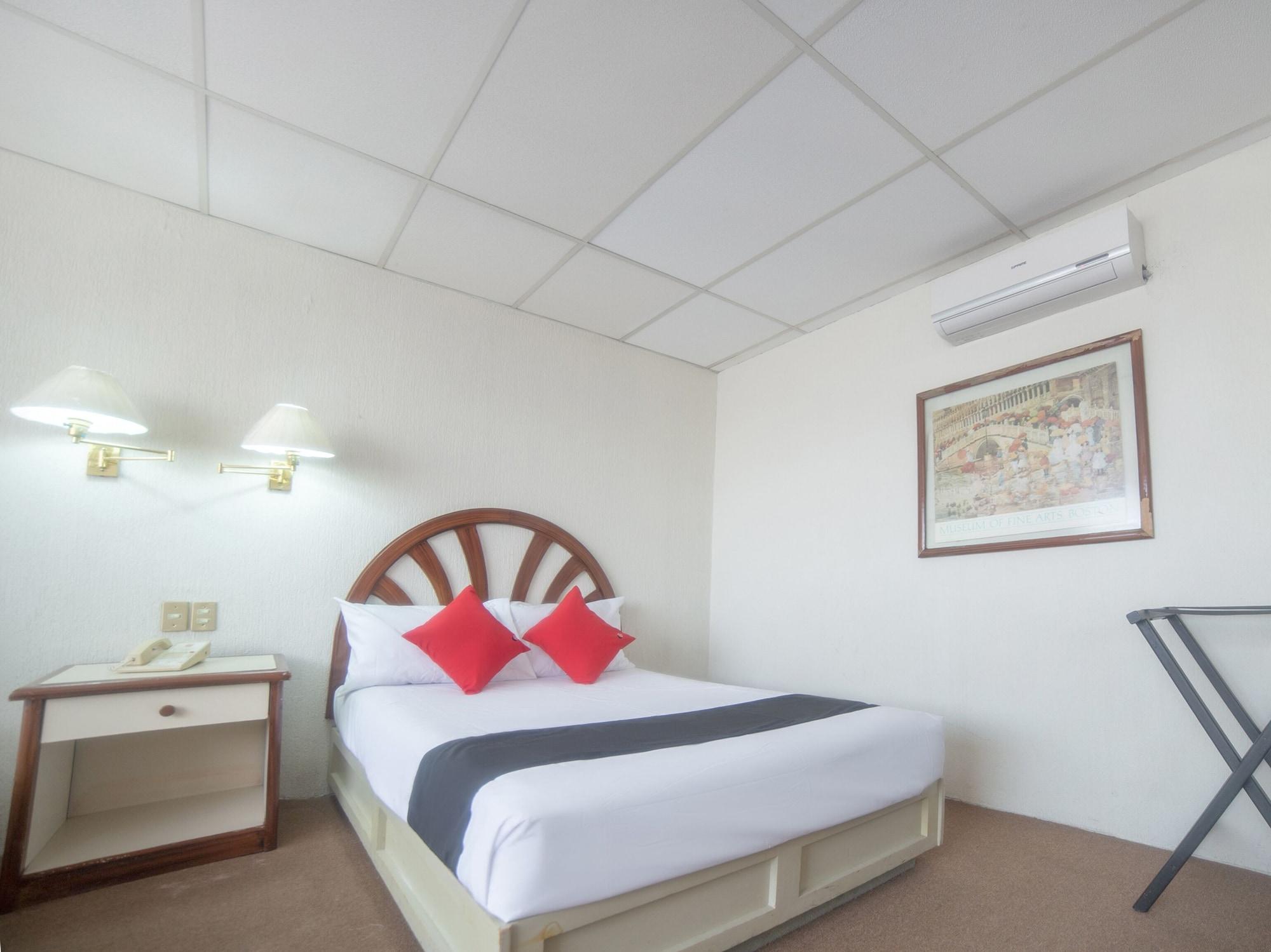 Capital O Hotel Casa Real Celaya Celaya  Extérieur photo