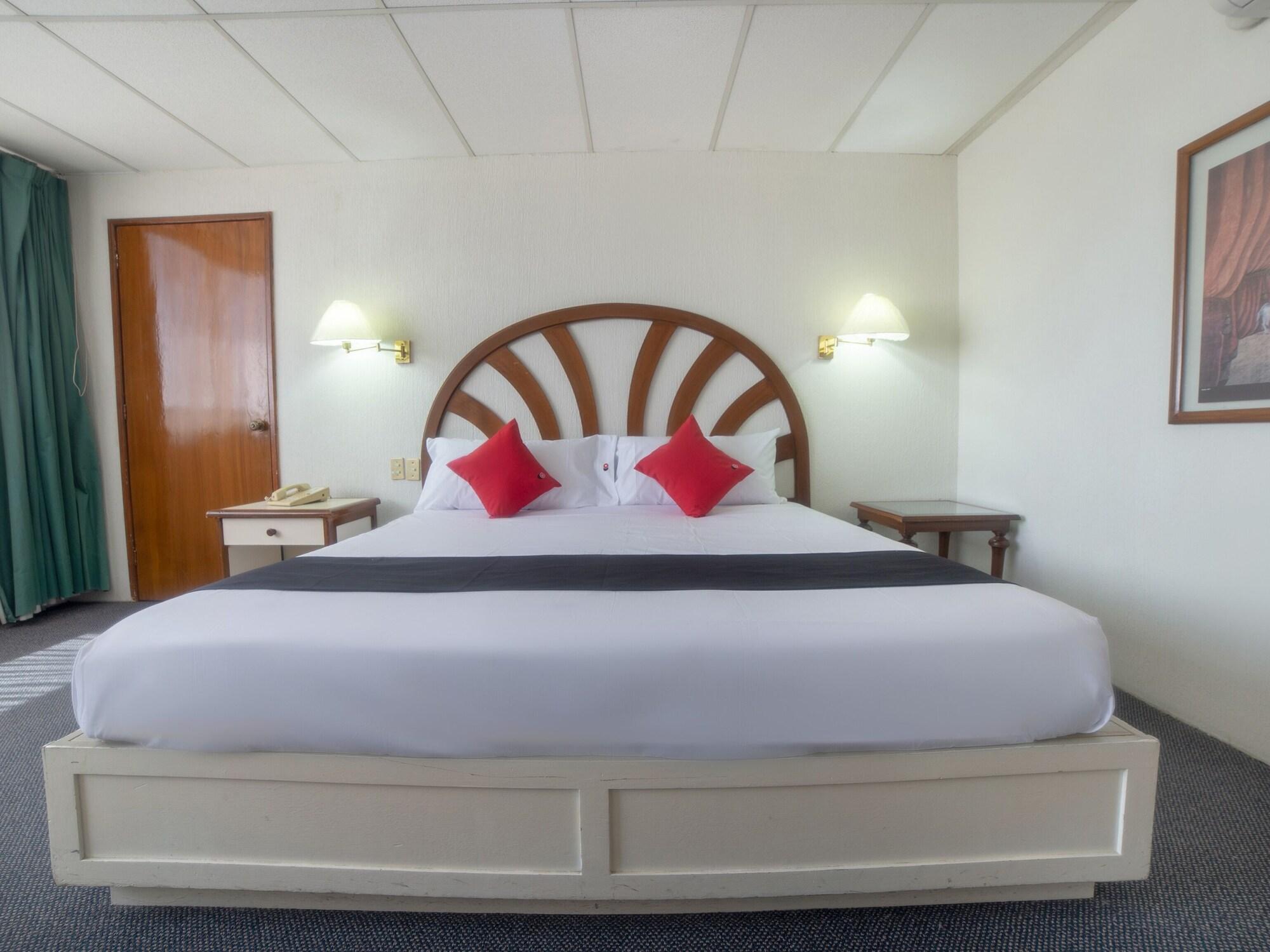 Capital O Hotel Casa Real Celaya Celaya  Extérieur photo
