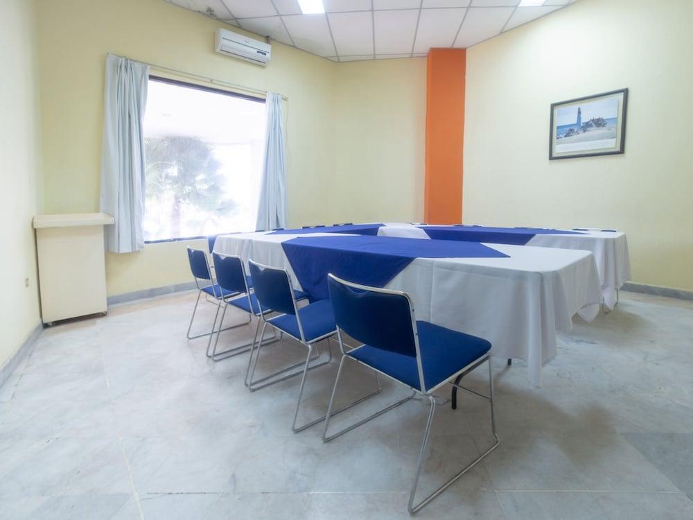 Capital O Hotel Casa Real Celaya Celaya  Extérieur photo